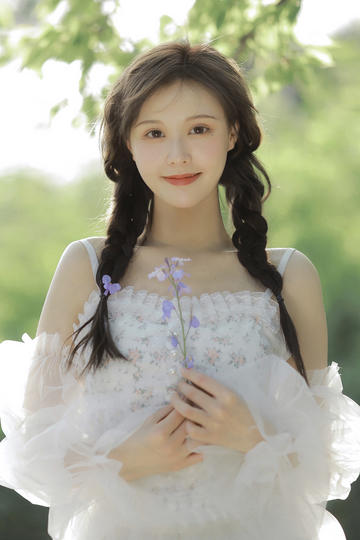 国产野外皮裤女被路过